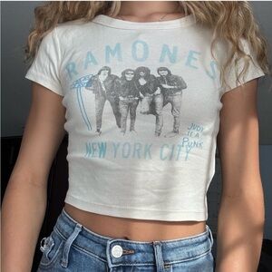 American Eagle Ramones Graphic Crop Short Sleeve '90s Band Baby Tee Cream Large